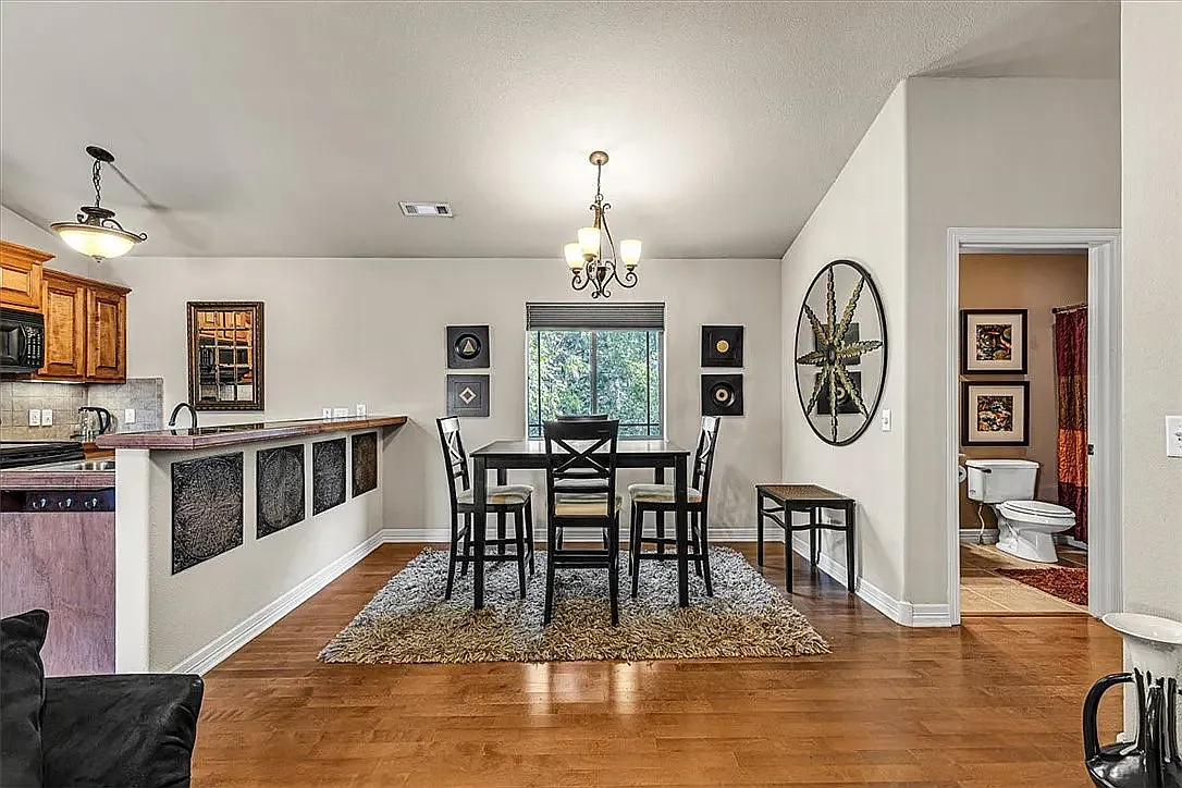 2 bed, 980 sqft, $1,100 — Photo 4