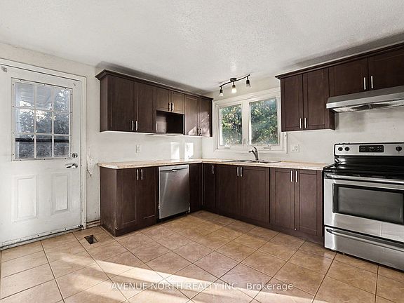 5th image of 68 Downsview Cres