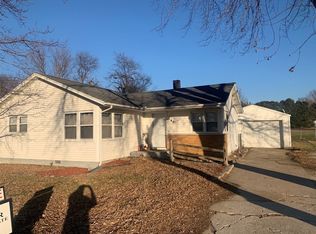 40 Front St, Robins, IA 52328