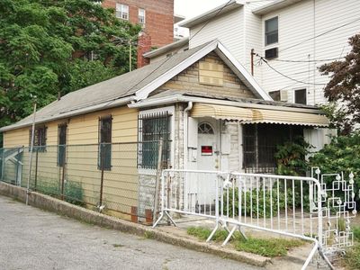 2617 E 12th St, Brooklyn, NY, 11235