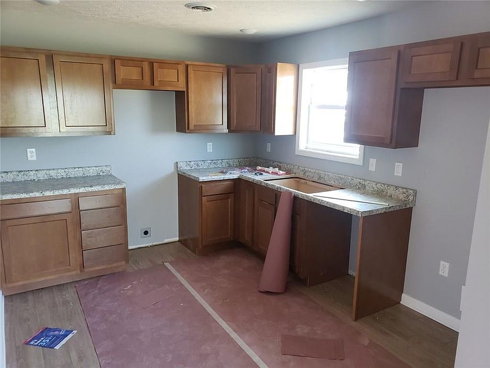 1st image of 1423 W Rebecca Pkwy