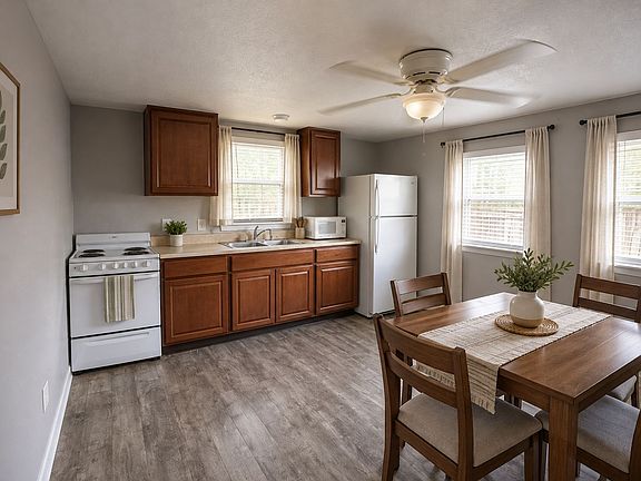 3rd image of 1000 10th Ave NW APT 5