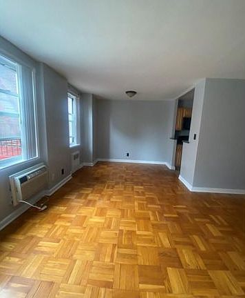 3rd image of 4 Sadore Ln APT 2W