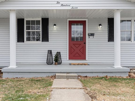 3rd image of 207 Richardson Pl