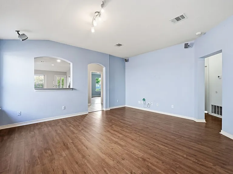 920 Coronation Way — Photo 1