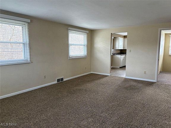 4th image of 526 N Hawkins Ave