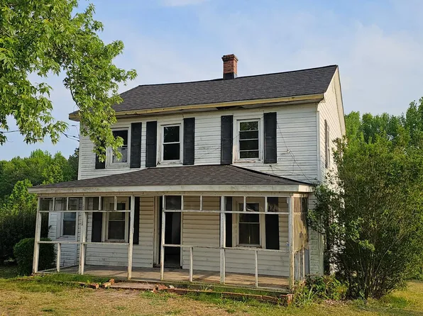 38 Cedar Rd, Warsaw, VA 22572