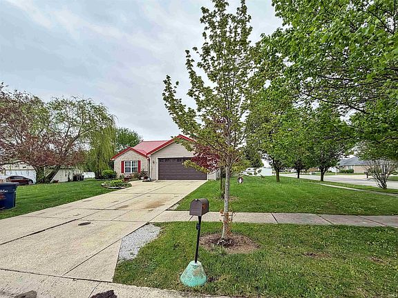 2nd image of 831 Ash Cir