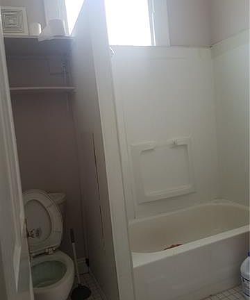 4th image of 323 S Clark St