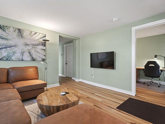 Cable included, Smart TV