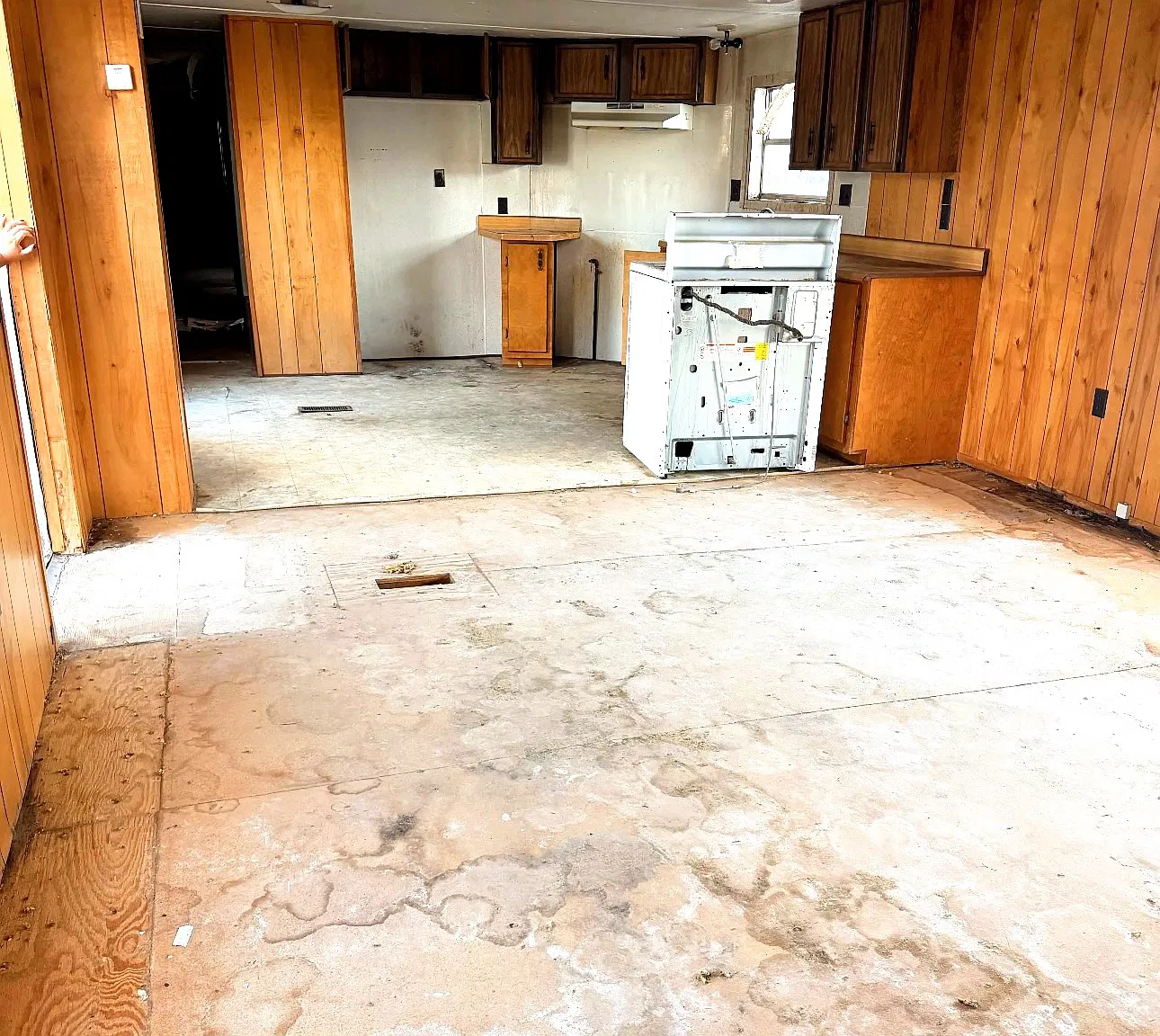 3 bed, 980 sqft, $850 — Photo 2