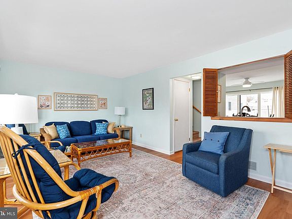 4th image of 215 Cedar St APT 4