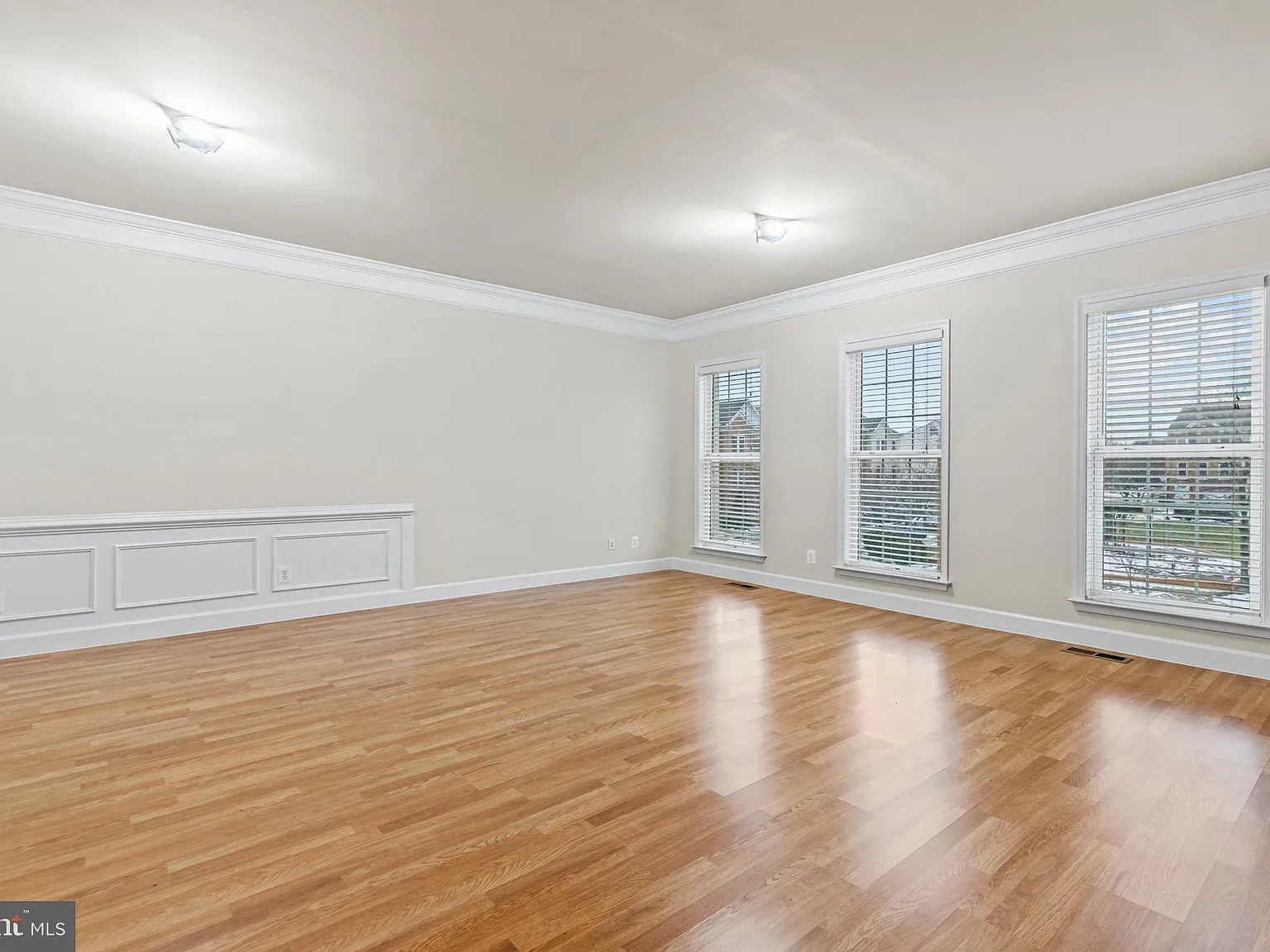 3 bed, 2.5 bath, 2984 sqft, $3,495 — Photo 3