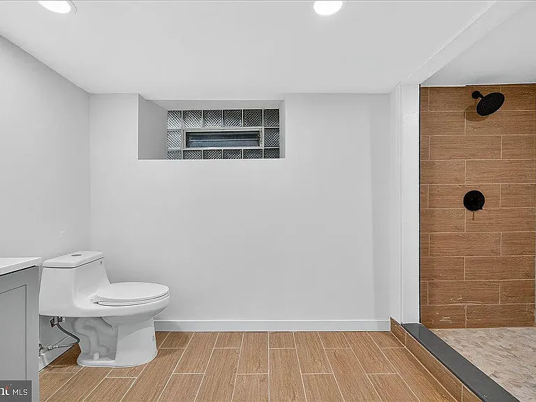 6737 N Smedley St — Photo 17