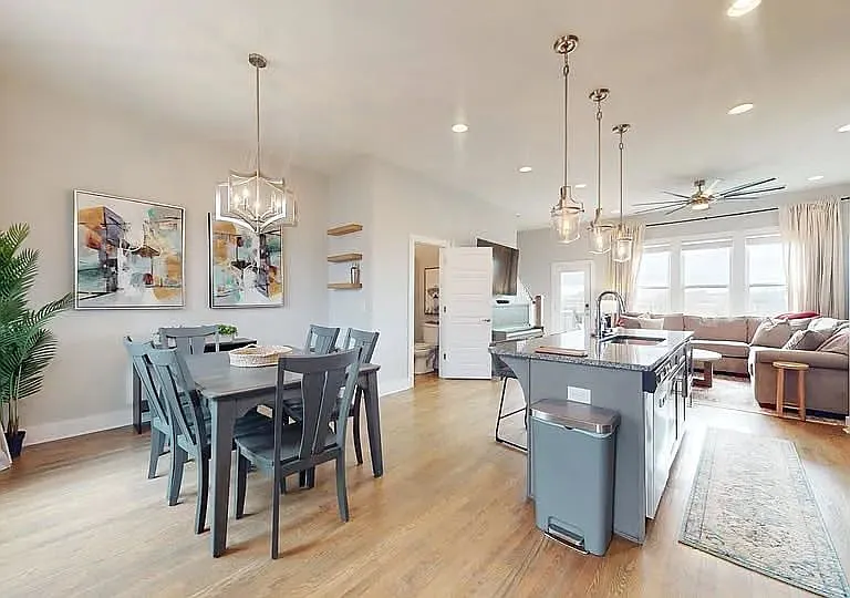 1016B Alice St — Photo 2