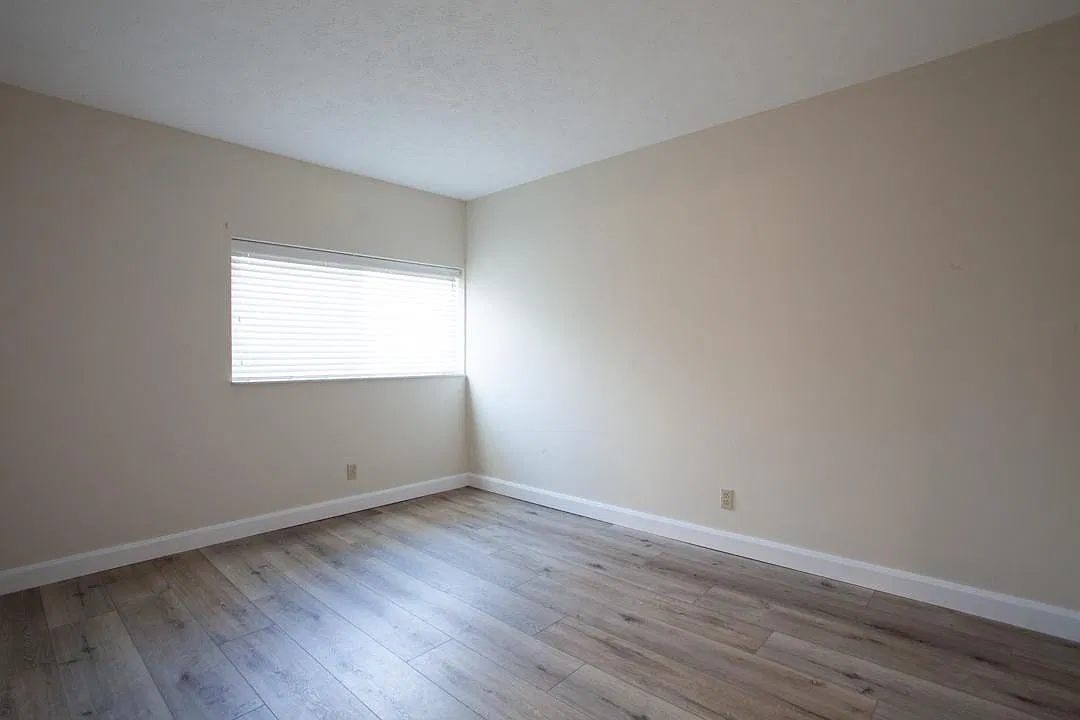 3 bed, $2,010 — Photo 4