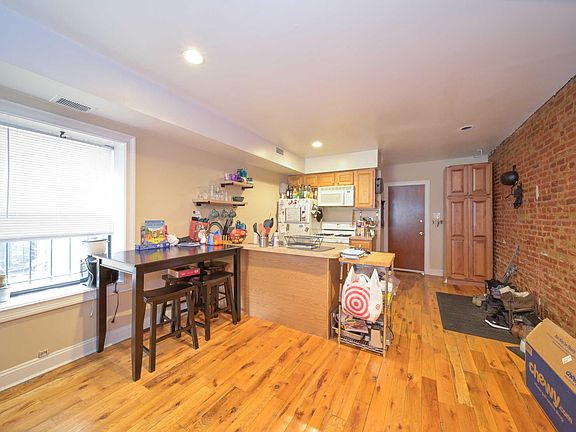 4th image of 2816 Poplar St #1