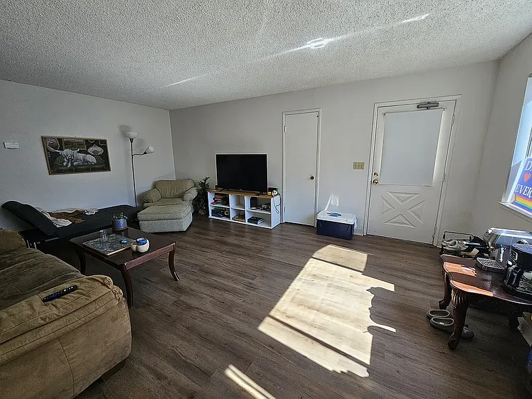 613 Radcliffe Dr — Photo 6