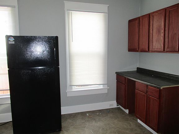 2nd image of 1423 Ohio St