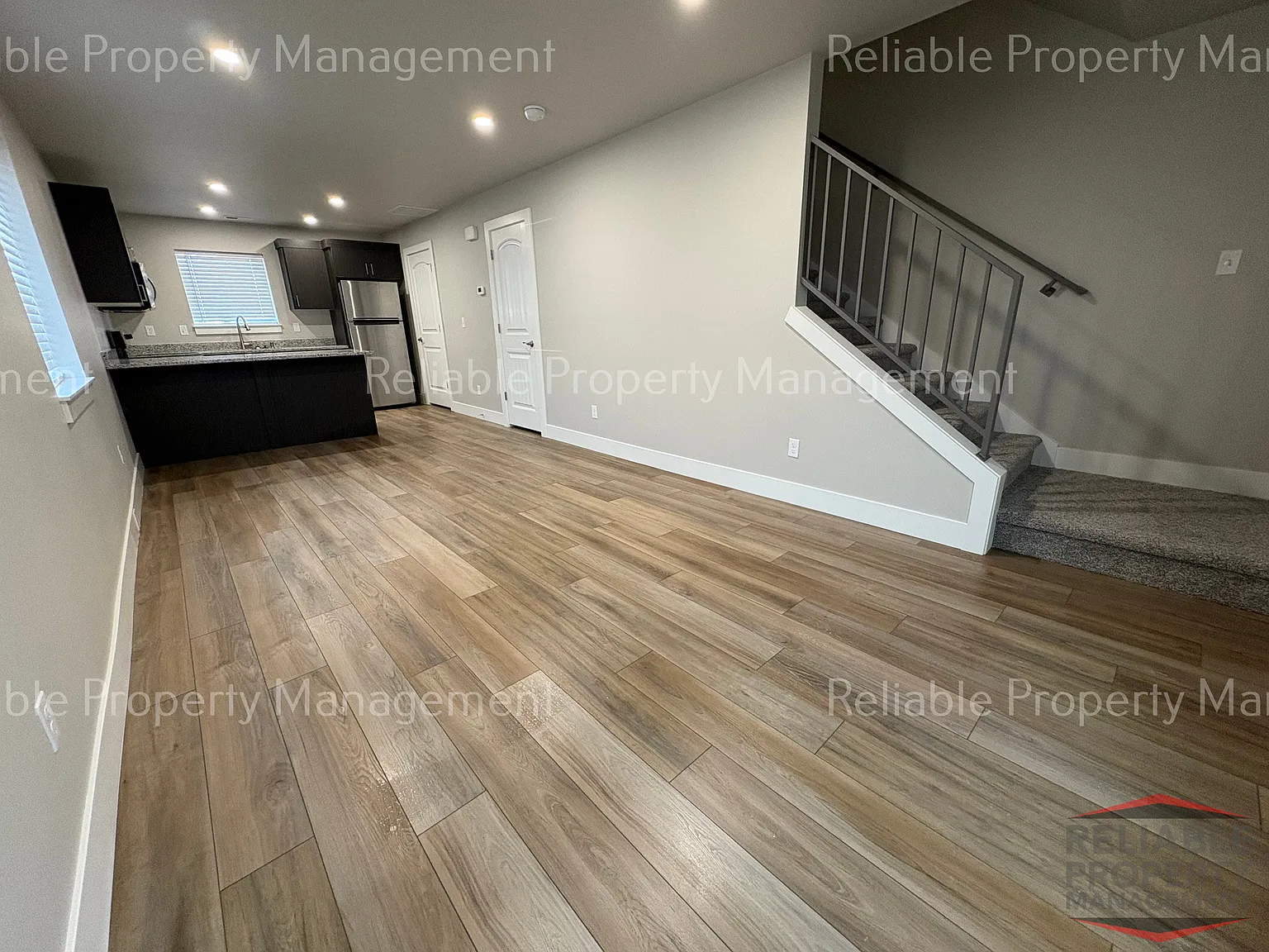 2 bed, 1.5 bath, 923 sqft, $1,295 — Photo 2