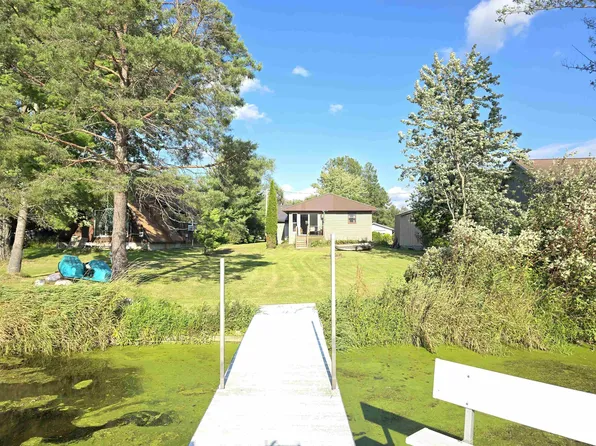 W7379 Pine View Dr, Wautoma, WI 54982