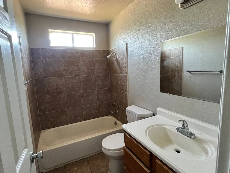 1685 Ellen Ave #E — Photo 4