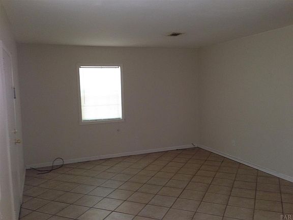 2nd image of 4677 Oakland Dr