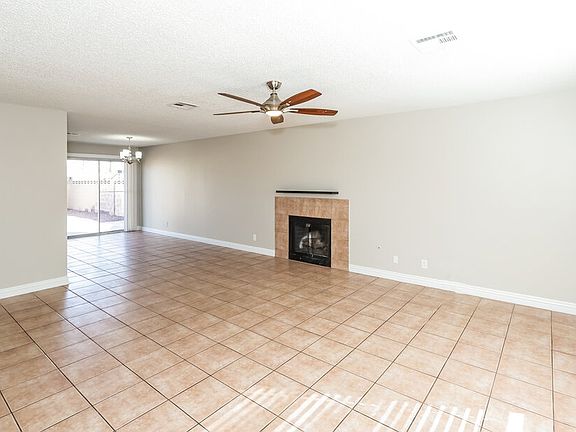 5th image of 390 Newbury Ct