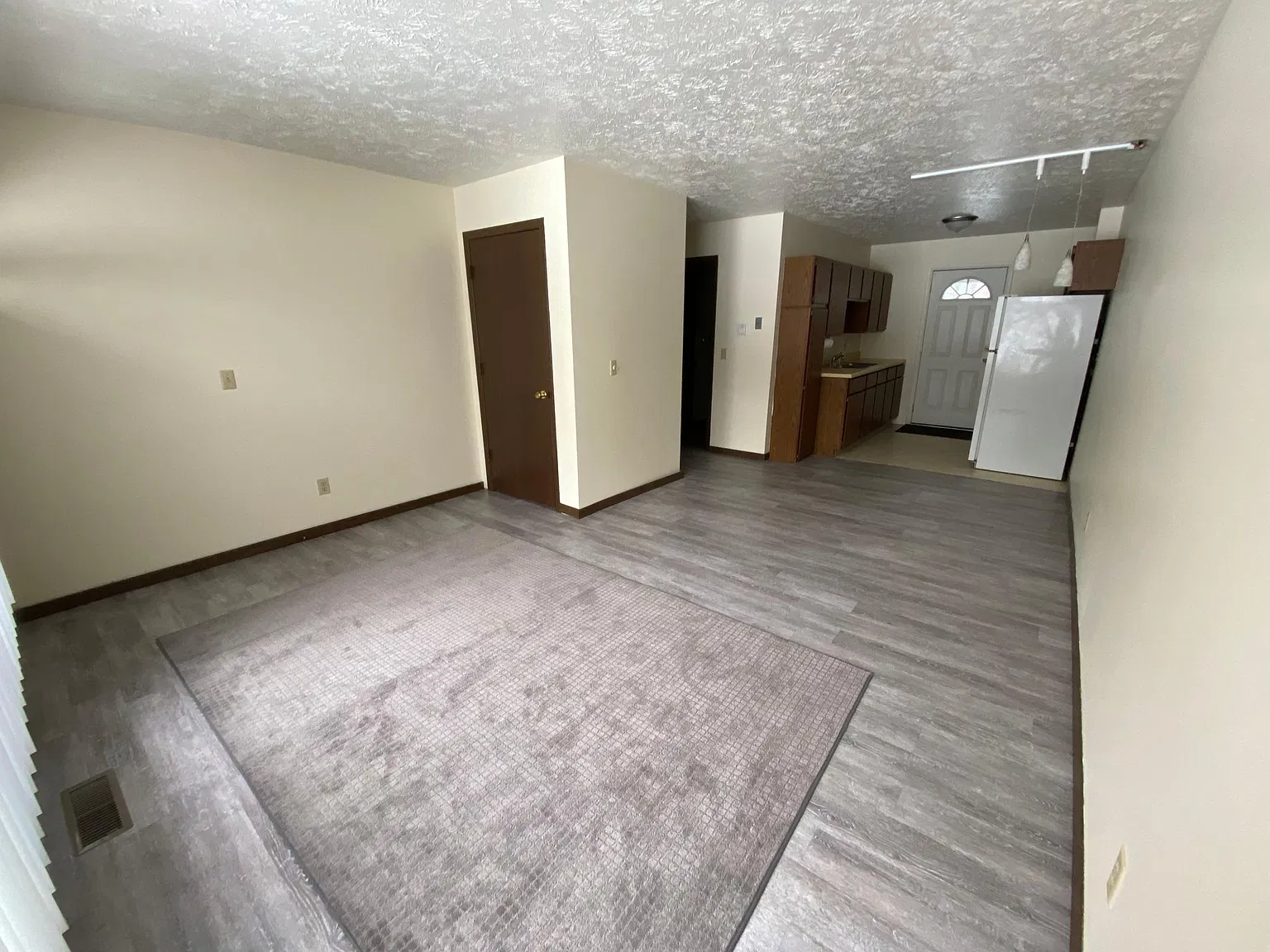 2 bed, 730 sqft, $1,575 — Photo 4