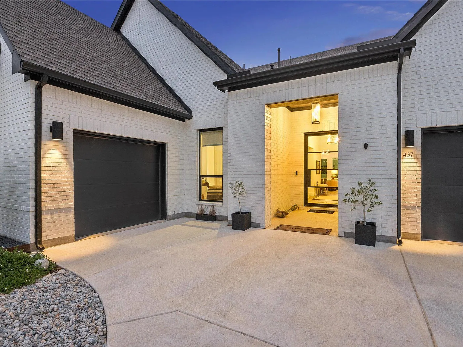 4 bed, 2.5 bath, 2834 sqft, $4,000 — Photo 3