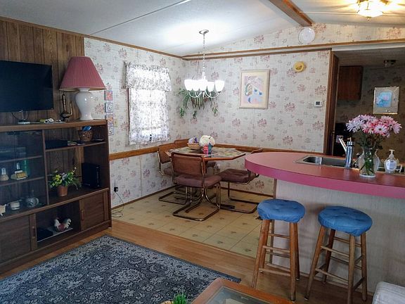 5th image of 67 Wintergreen Dr