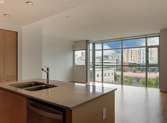 3rd image of 1260 NW Naito Pkwy NW #510