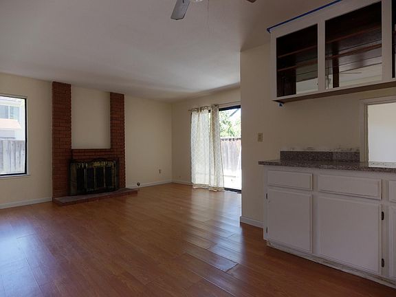 4th image of 384 Nature Dr #A