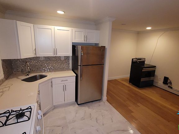 5th image of 3431 Riverdale Ave #3