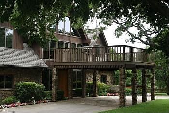 2nd image of 112 N Bridlewood Dr
