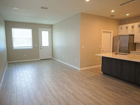 3rd image of 4104 N Thatcher Ave APT B