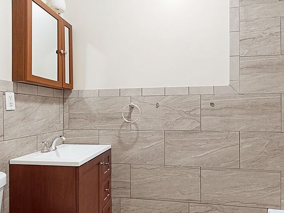 5th image of 294 Lefferts Ave #2