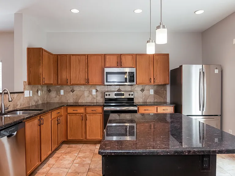 2118 Buckleigh Dr — Photo 7