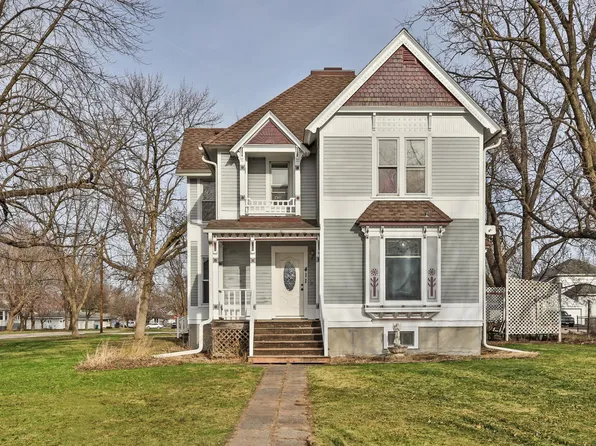 411 2nd St, Lyle, MN 55953