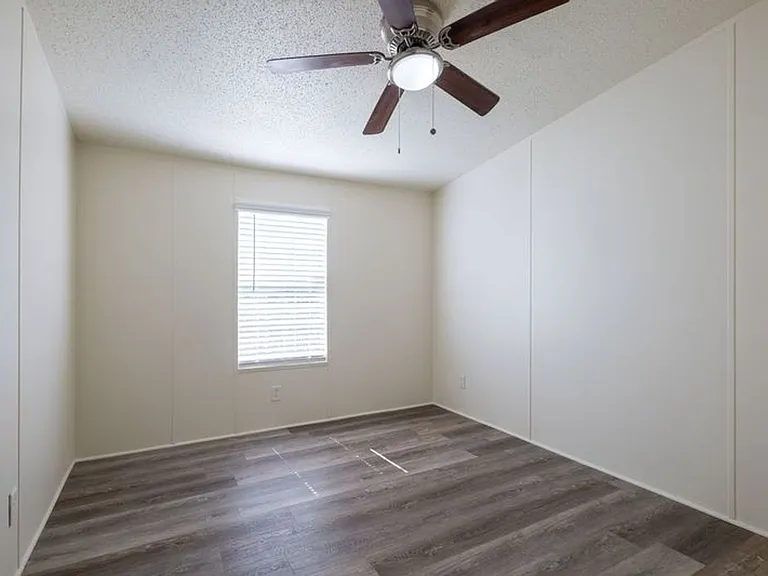 113 Davis Rd E — Photo 13