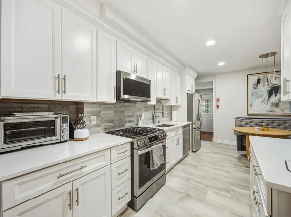 135 Van Horne Street image 6 of 20