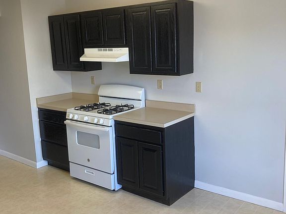 2nd image of 13 White St #1