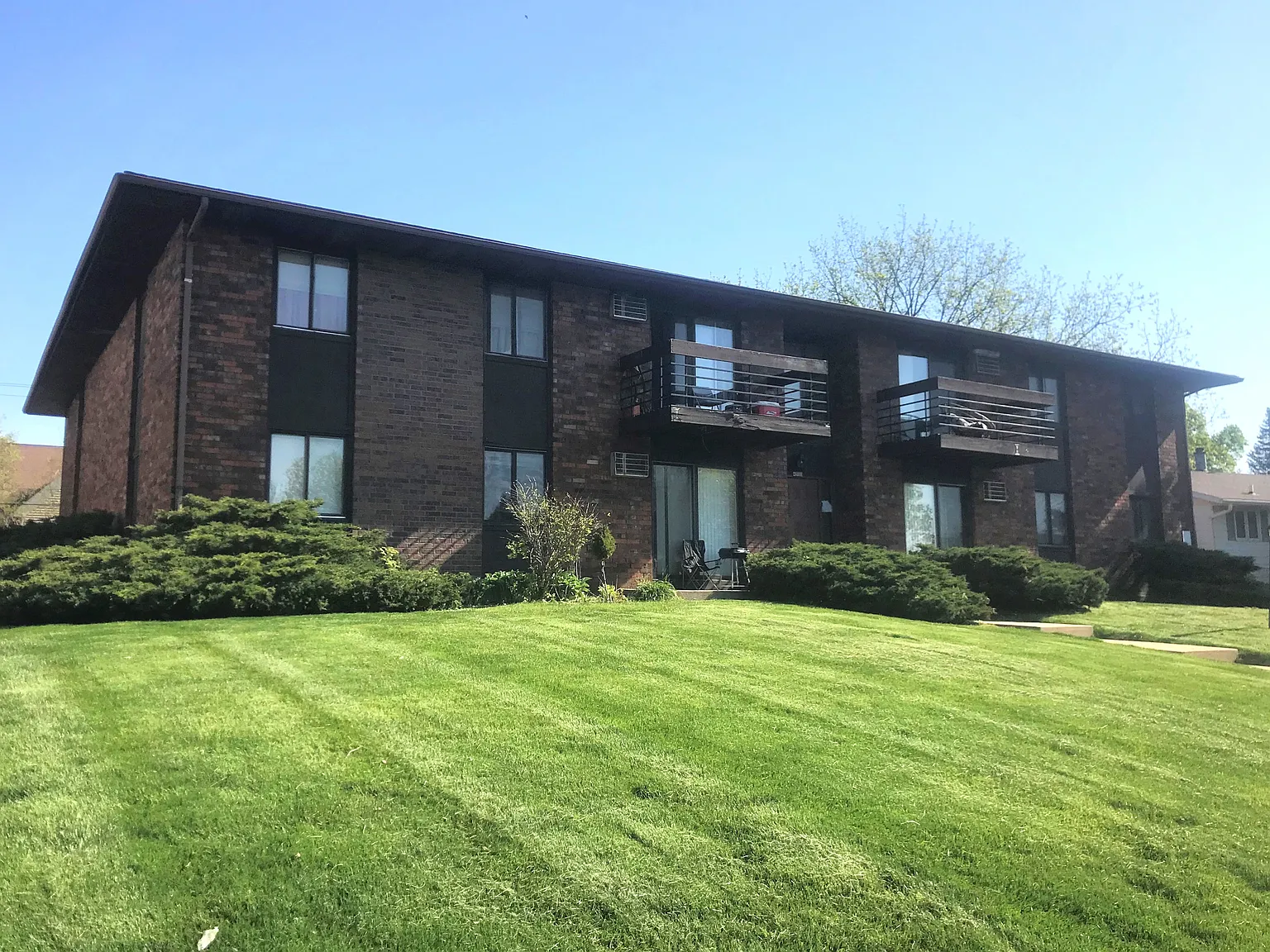 2 bed, 1.0 bath, 900 sqft, $1,350 — Photo 2