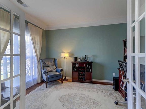 5th image of 2912 Thornrose Ln
