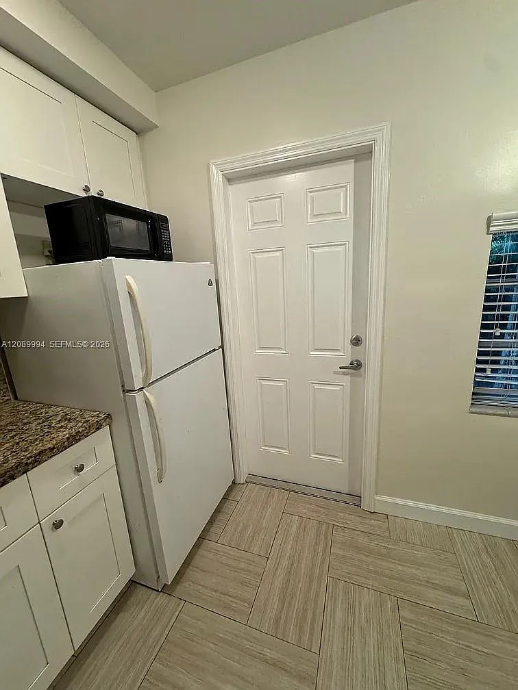 Biscayne Court — Photo 2