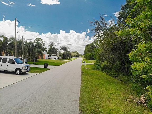 2nd image of 2348 SW Altara St