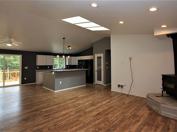 2nd image of 72 Knight Glen Ct