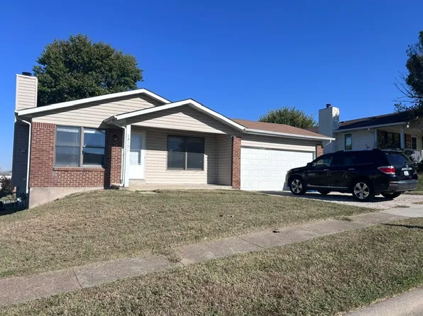 12133 Jeannette Mary Dr, Maryland Heights, MO 63043