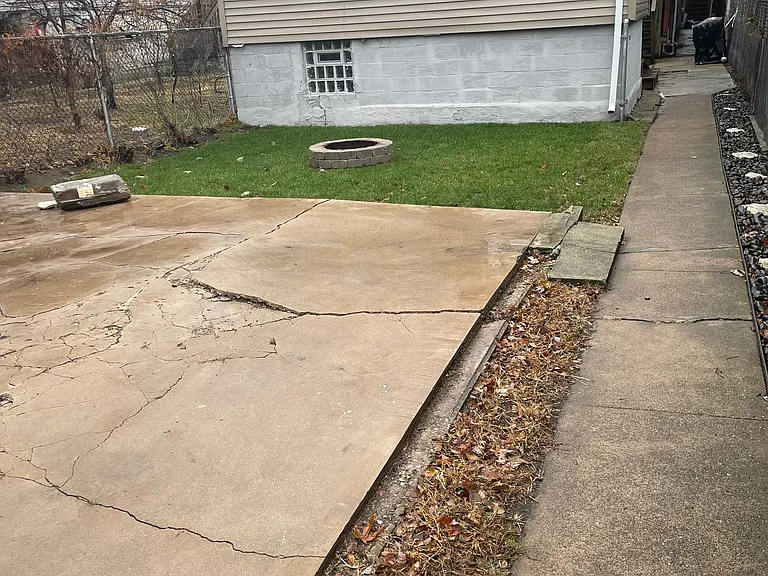 8742 S Buffalo Ave — Photo 10