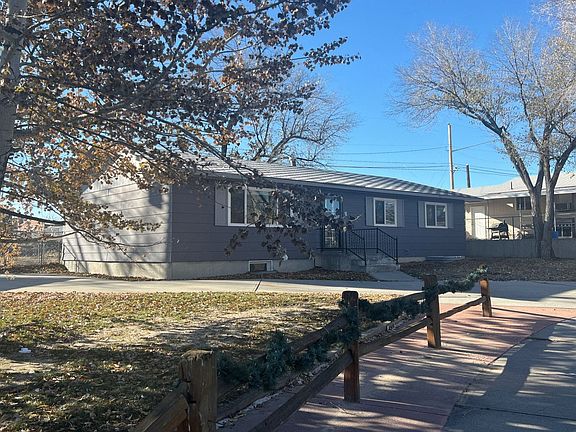 3rd image of 213 Mesquite Cir